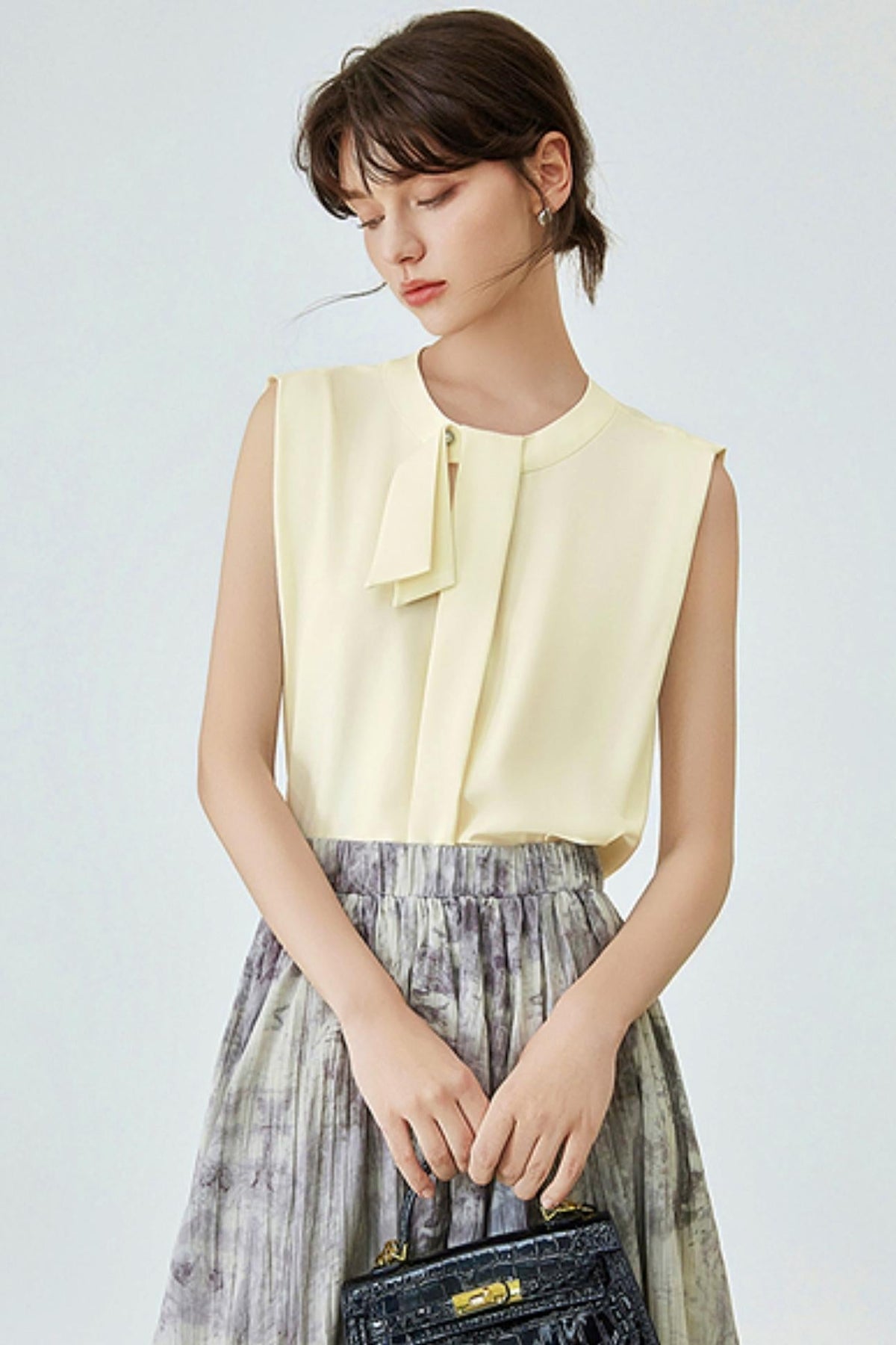 Refined Office Look Sleeveless Top