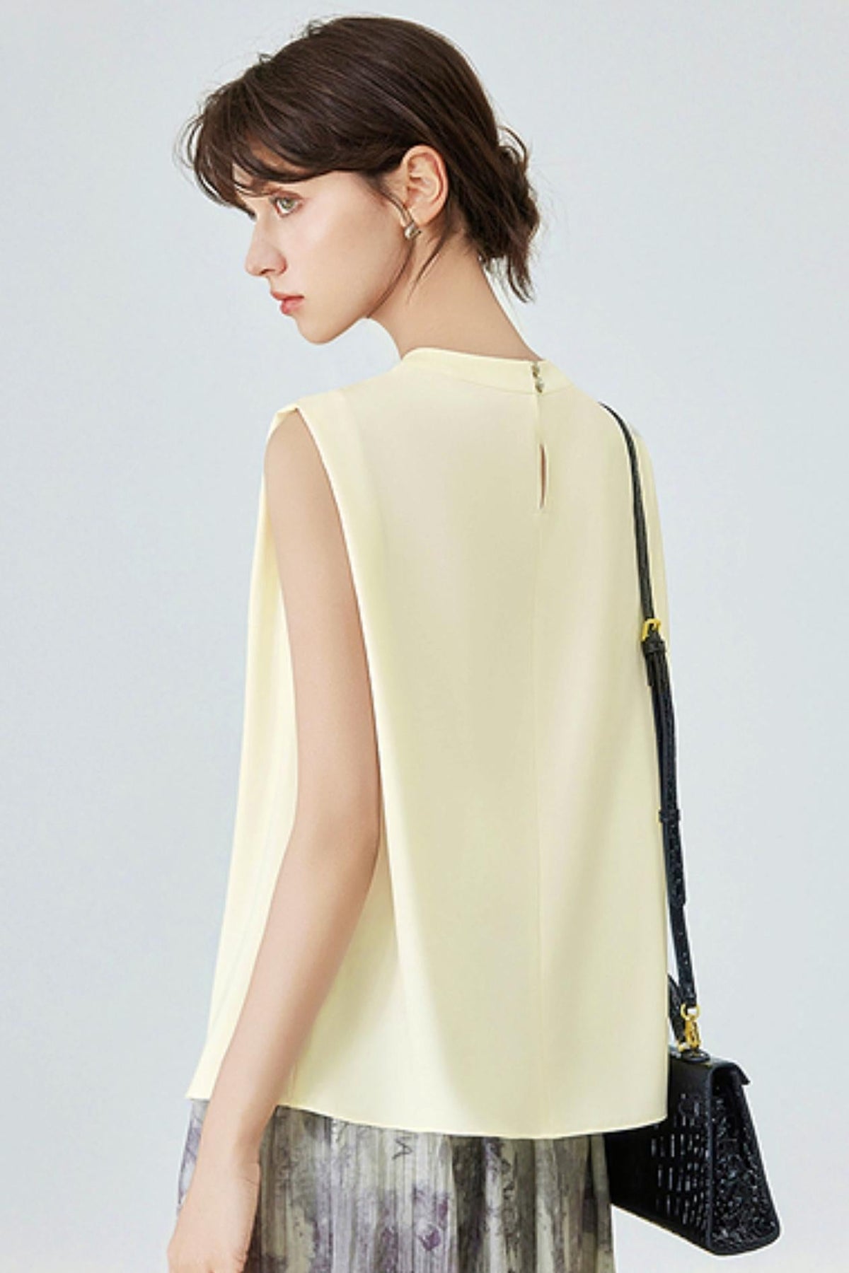 Refined Office Look Sleeveless Top