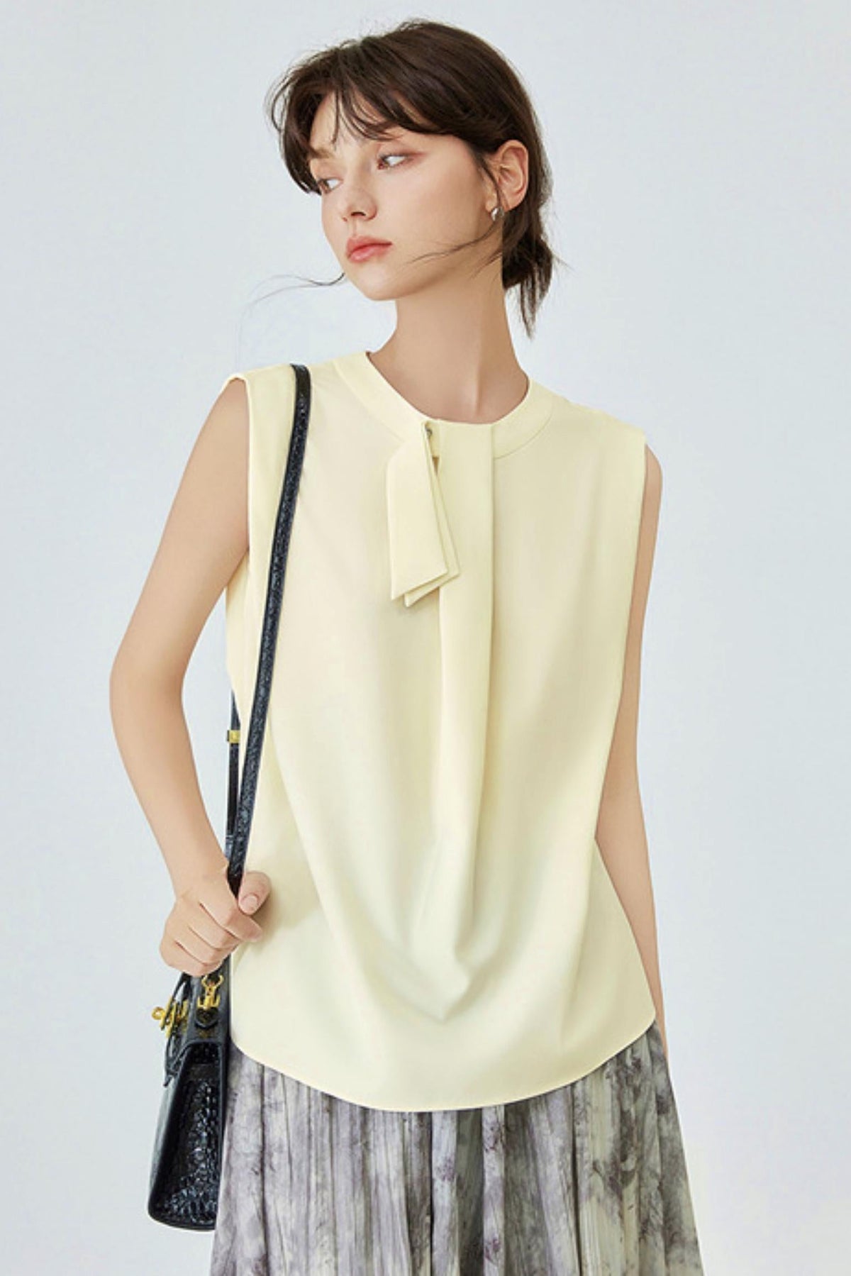 Refined Office Look Sleeveless Top