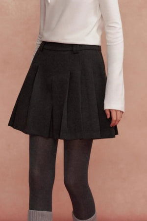 Gray woolen pleated mini skirt.