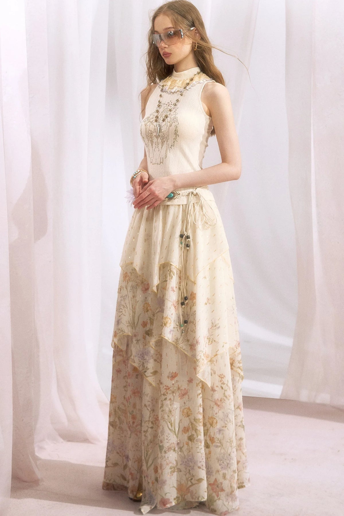 Ruffle Collar Rhinestone Embroidery Sleeveless Top