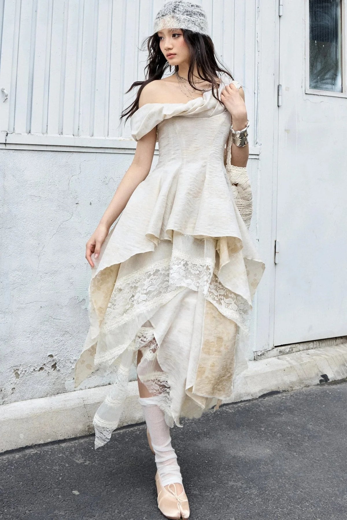 Sculpture-Like Twisted Collar Two-Piece Skirt Set-Up
