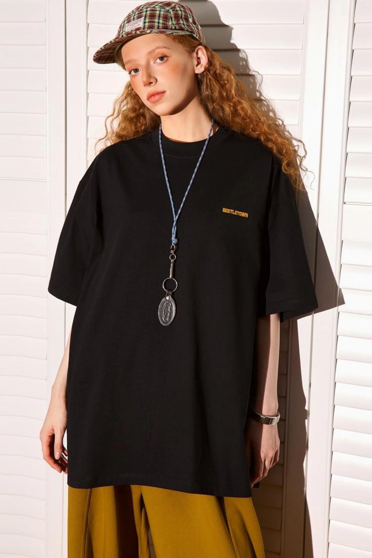Slim Shoulder Embroidery Graphic T-Shirt