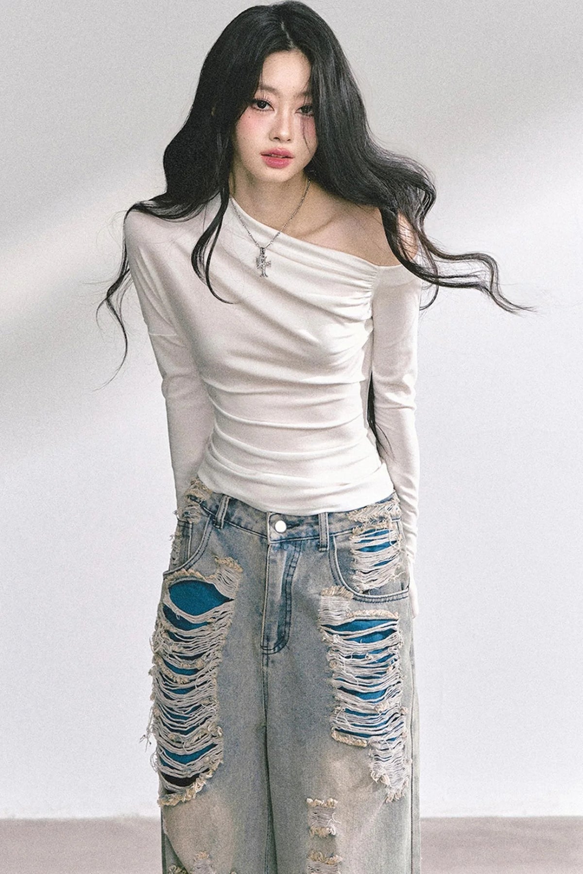 Straight Shoulder Long Sleeve T-Shirt