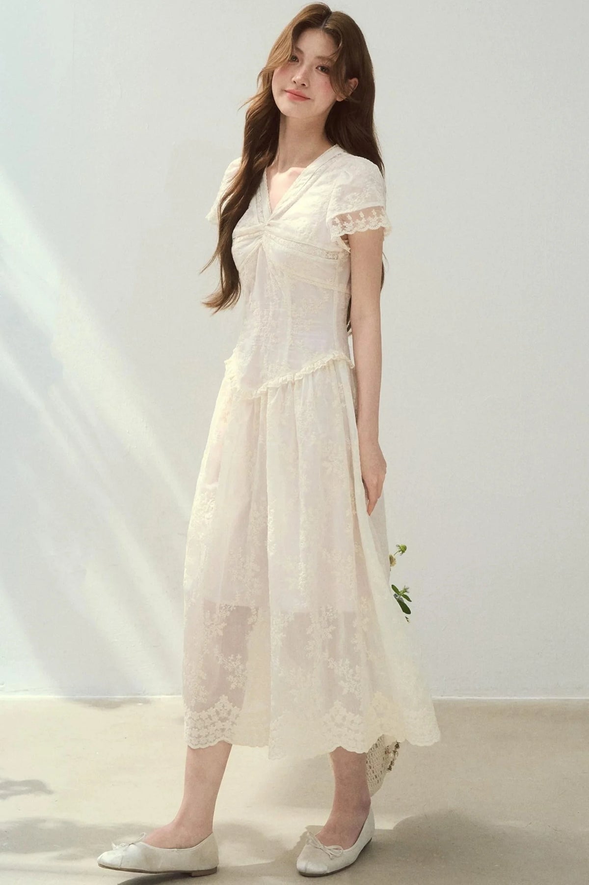 Sunlight Lace Waist-Cinching Dress