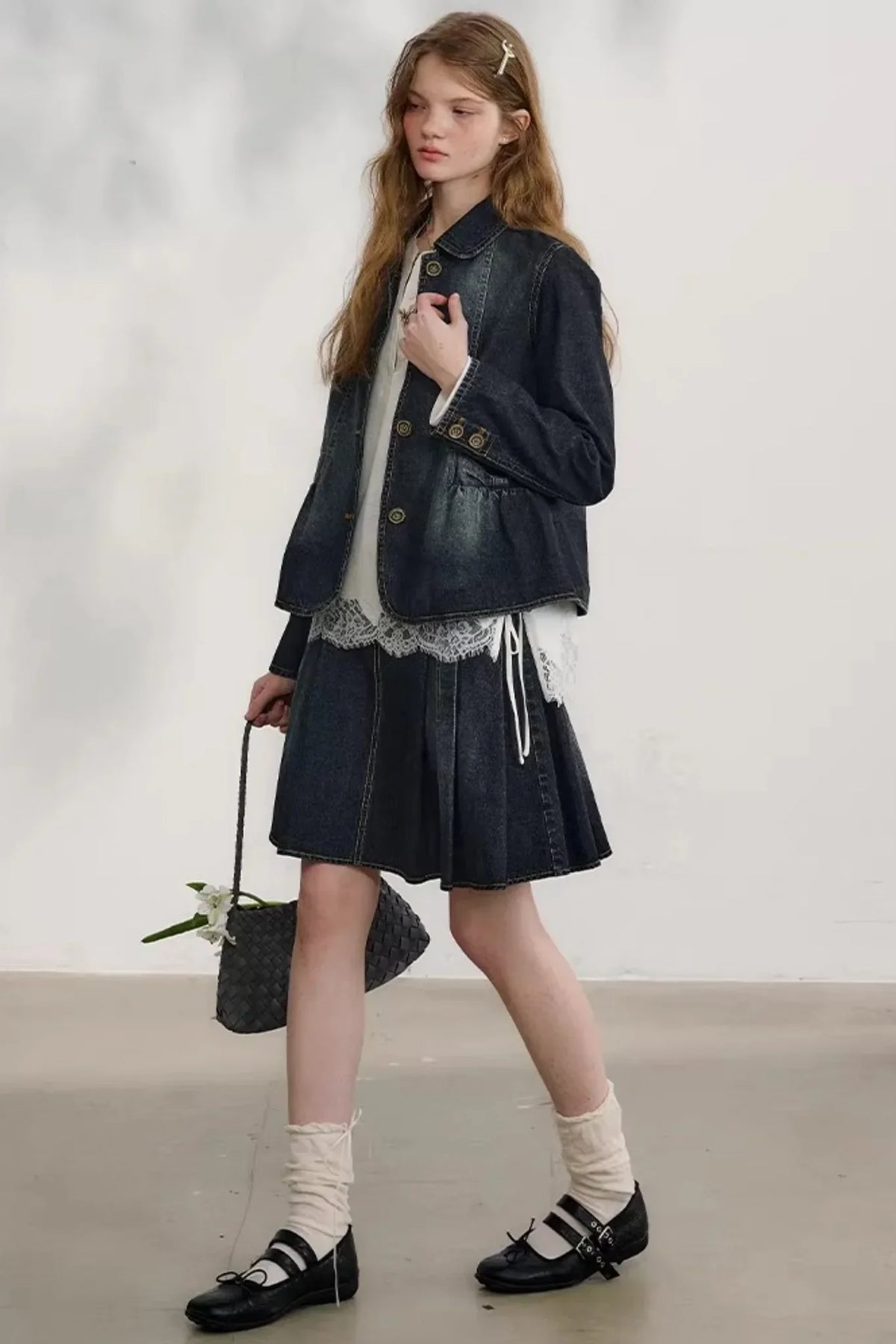 Swaying Silhouette Lace Top