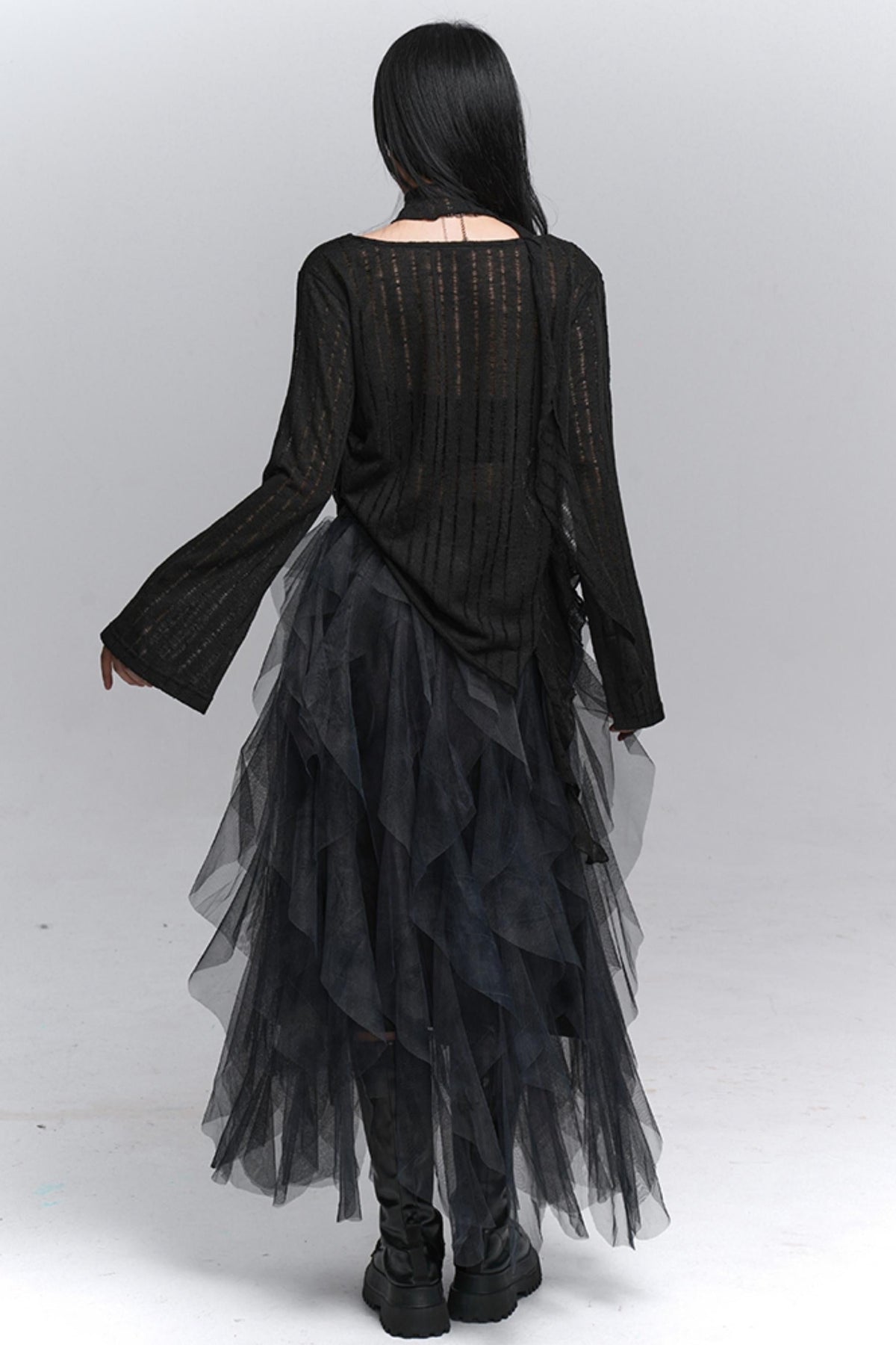 Swing-Necked Long-Sleeved Top