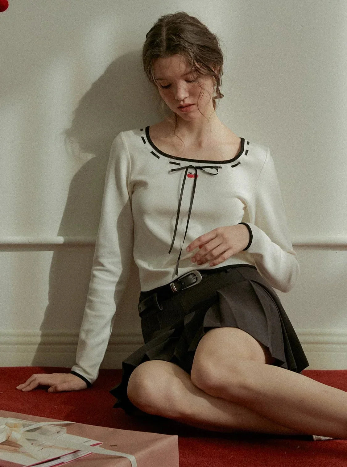 U-neck ribbon embroidery long sleeve base t-shirt