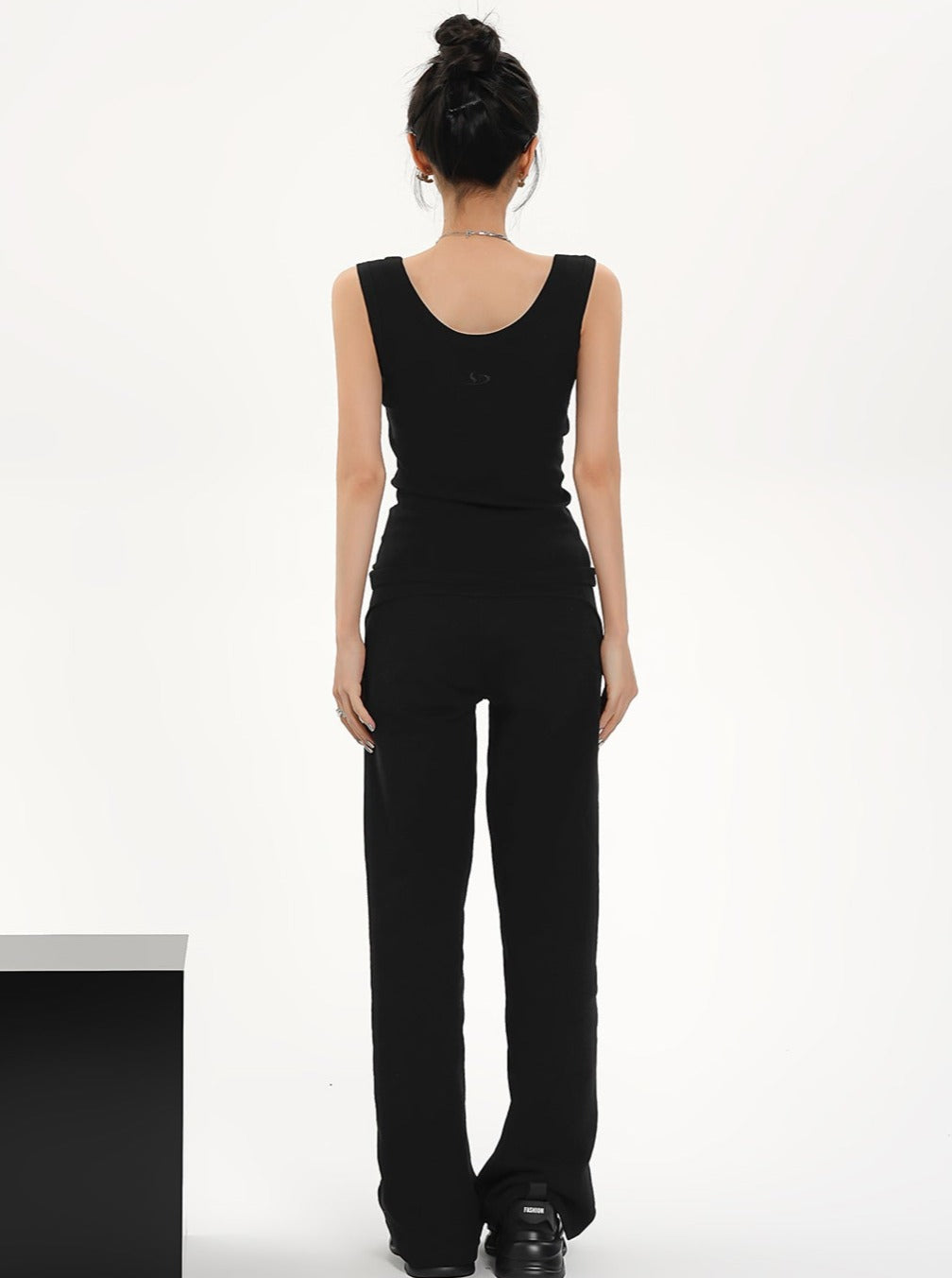 U-Neck Slim Wide Shoulder Top