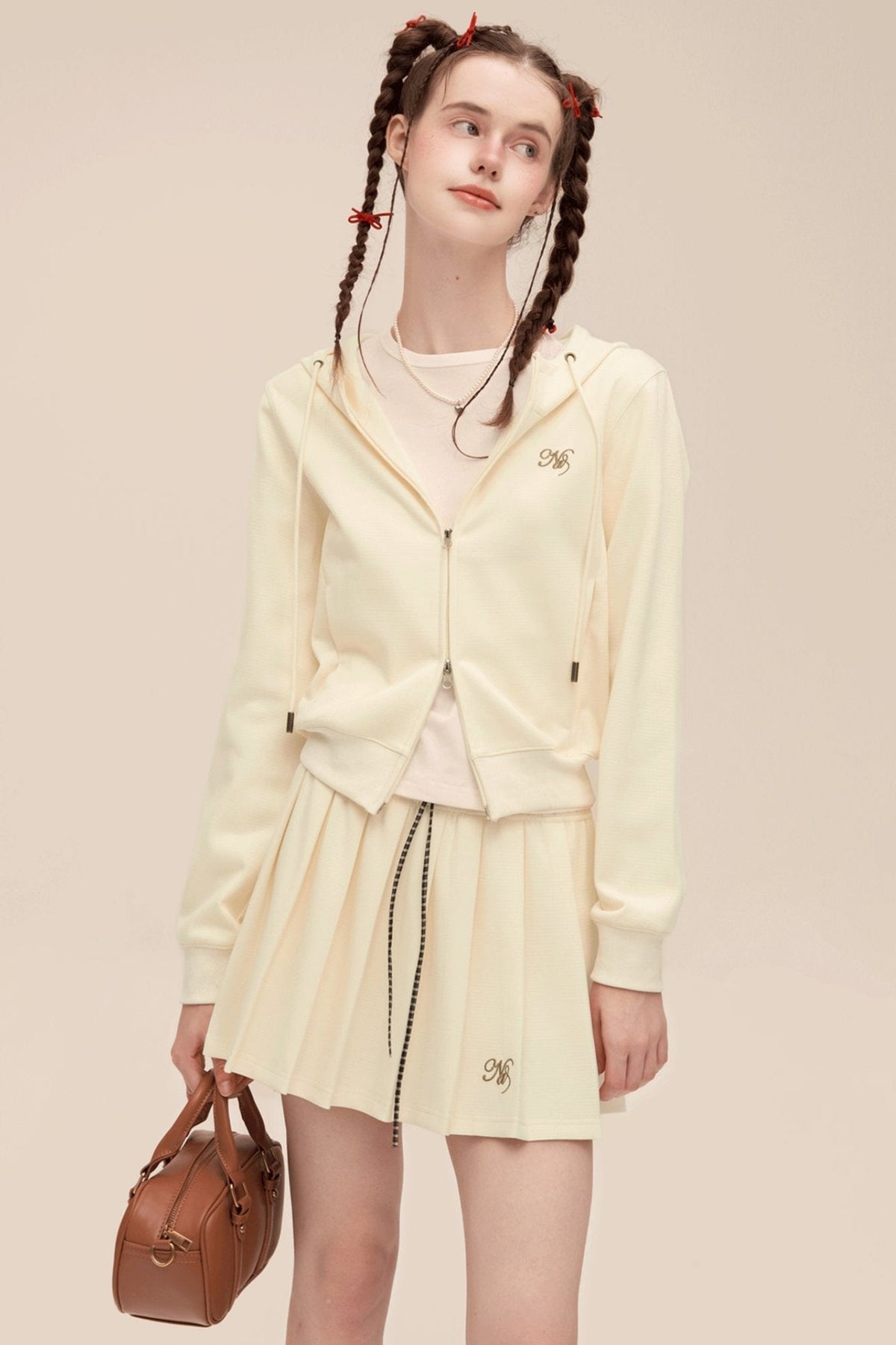 Versatile Contrast Embroidery Zipper Set-Up