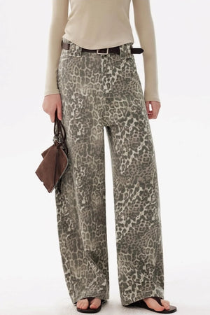 Versatile Silhouette Scimitar Pants