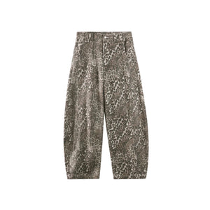 Versatile Silhouette Scimitar Pants