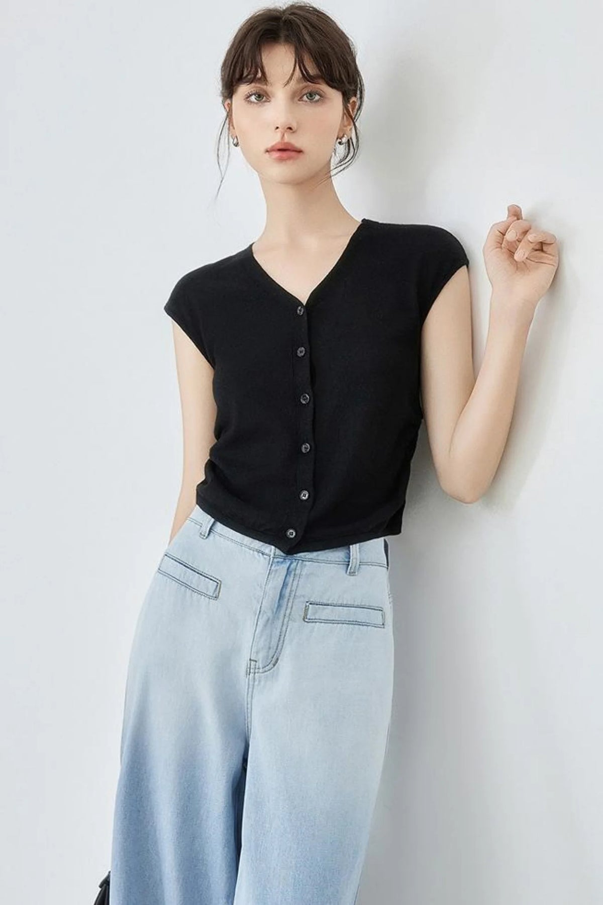 Waist-Fitted V-Neck Knit Top