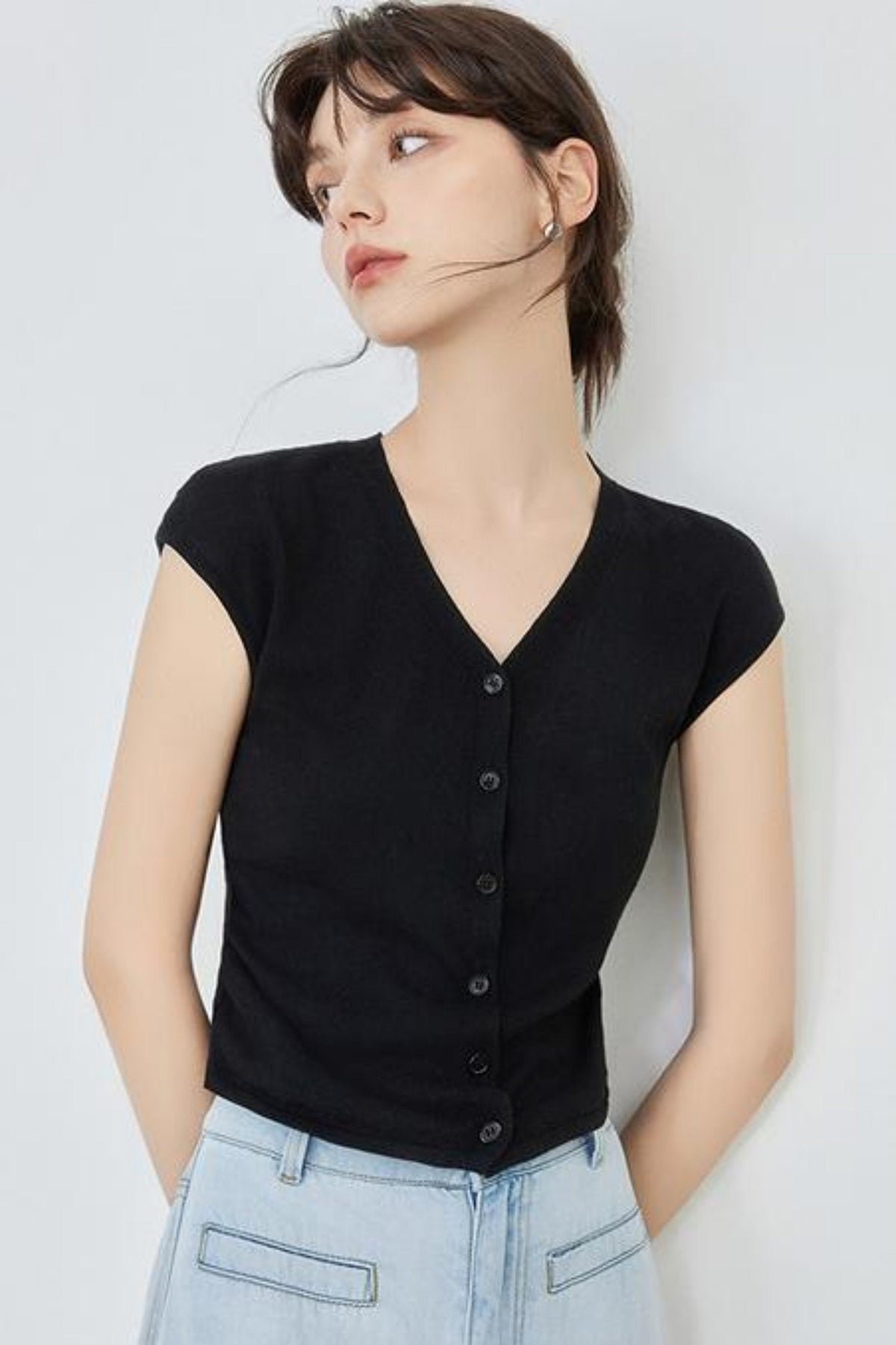 Waist-Fitted V-Neck Knit Top
