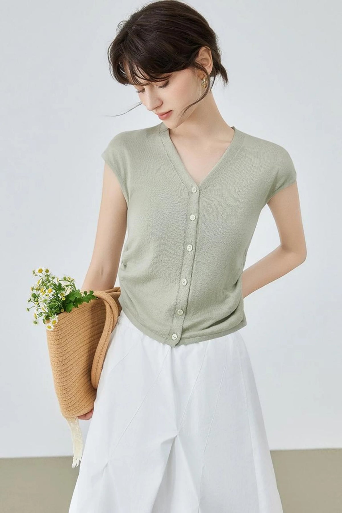 Waist-Fitted V-Neck Knit Top