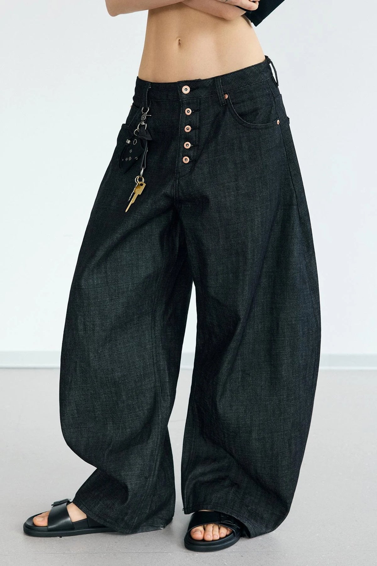 Wide-Leg Curved Knife Jeans